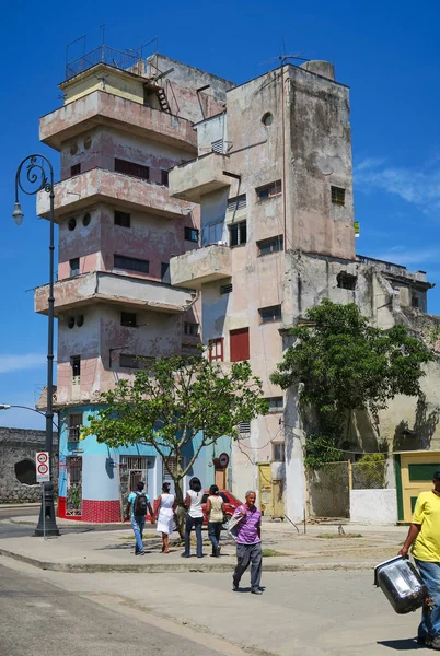 Strange building in Havana — Stock Photo, Image