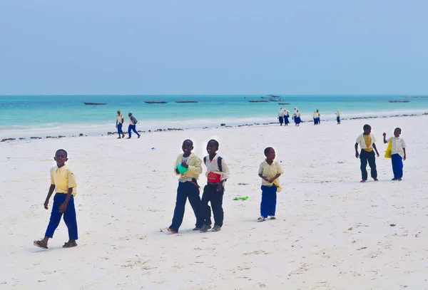 Zanzíbar niños en la playa —  Fotos de Stock