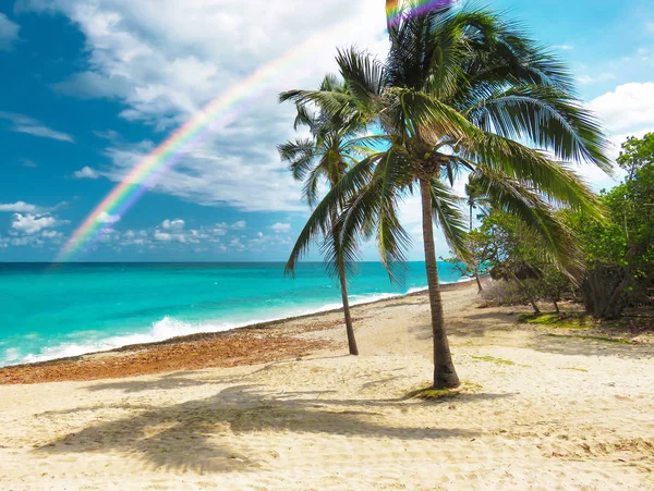 キューバの海に雨上がりの虹 — ストック写真