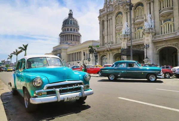 Táxi perto da casa do Capitólio — Fotografia de Stock