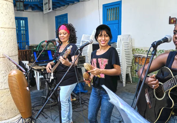 Banda de música de damas cubanas — Foto de Stock