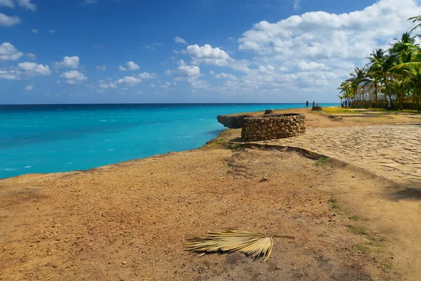 美丽的异国海滩在大西洋，古巴 — 图库照片