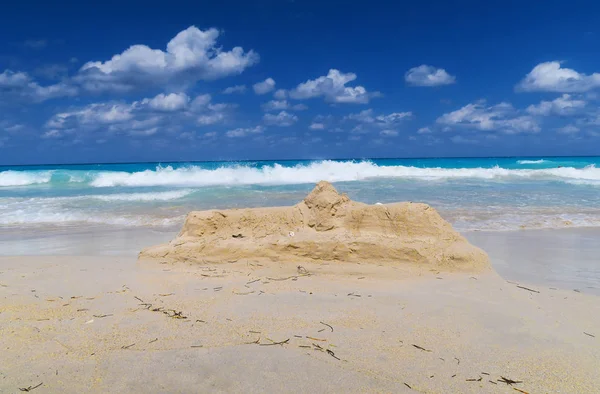 Sandcastle on the beach of Varadero , Cuba — Stock Photo, Image