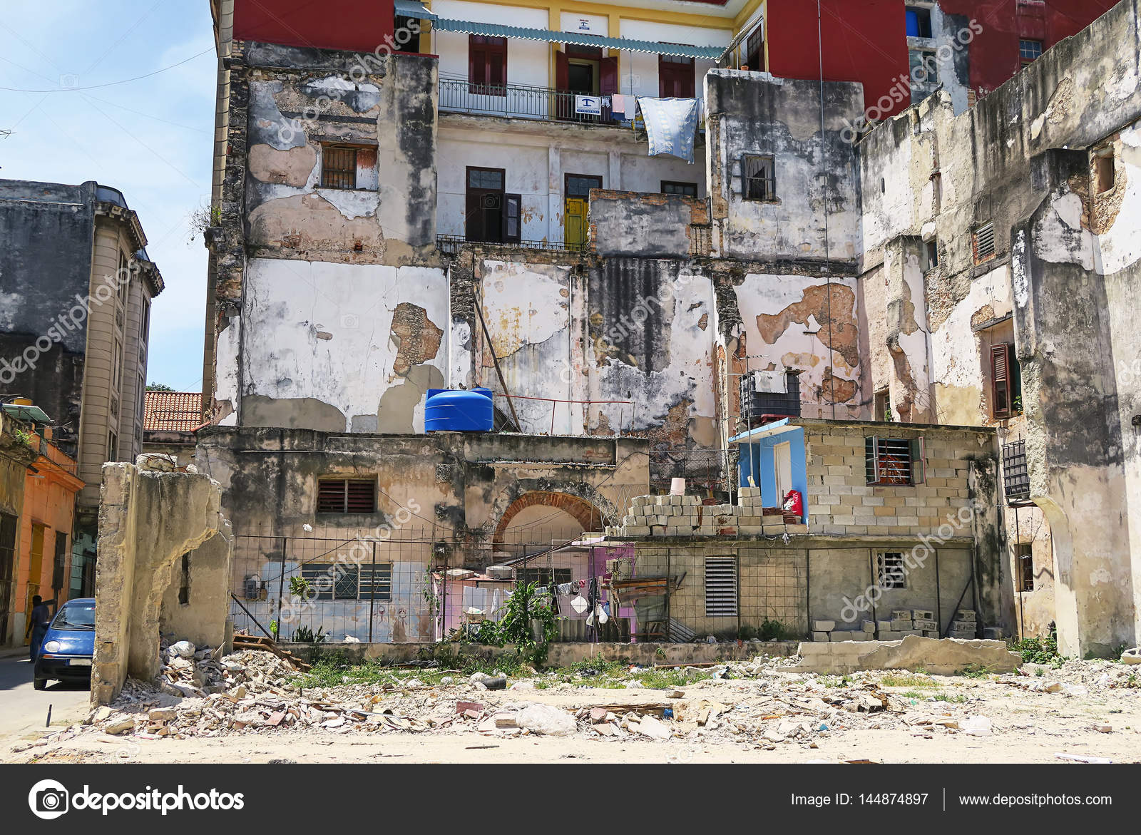 Poor zone of Havana, Cuba Stock Photo by ©hakunamatata372 144874897
