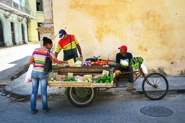 Havana'da sokak sebze satıcı