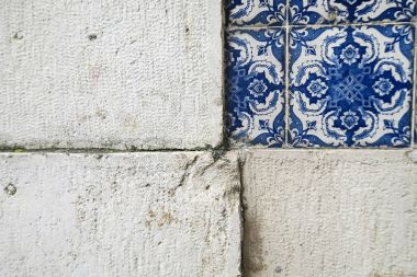 güzel renkli Portekizli bir parçası süsler döşer 