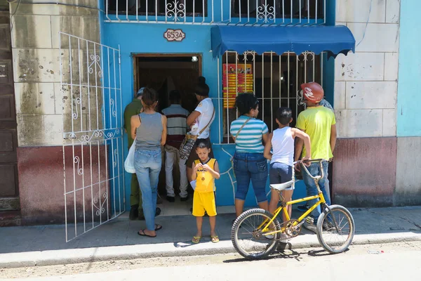 Киоск уличной еды в Гаване, Куба — стоковое фото
