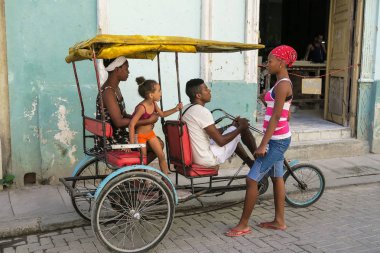 Havana'nın üç tekerlekli bisiklet taksi 