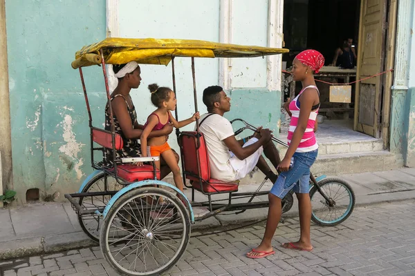 Tricikli taxi Havanna — Stock Fotó