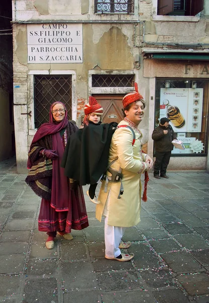 Aile karnaval günü Venedik — Stok fotoğraf