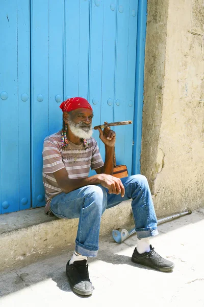 Öreg kubai ikon ember dohányzás szivar — Stock Fotó