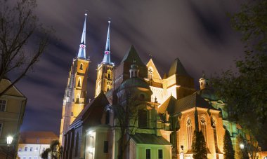 Tumski Adası sihirli mimari, gece 