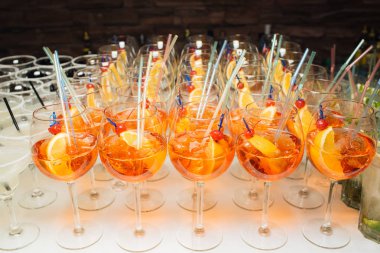 Bir partide birçok kokteyller