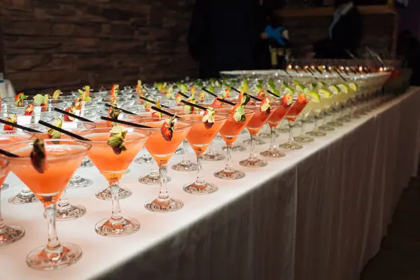 Vele cocktails op een feestje — Stockfoto