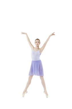 Bale karmaşık dans elemanları gerçekleştirir