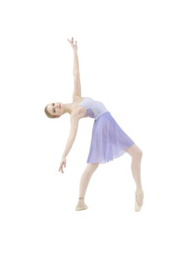 Bale karmaşık dans elemanları gerçekleştirir