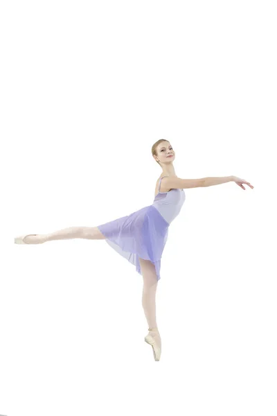 バレエは、複雑なダンスの要素を実行します。 — ストック写真