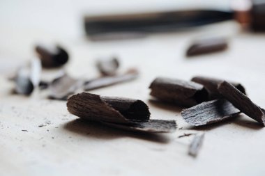 Ahşap oyma, Usta'nın elleri ile bir ahşap yüzey, profesyonel mu ahşap el sanatları iş