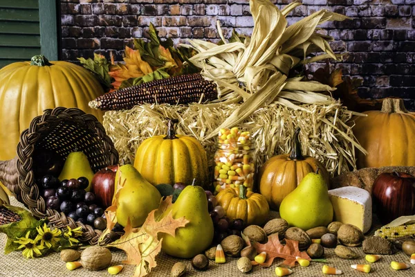 Cornucópia de doces de Halloween — Fotografia de Stock