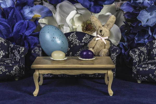 Miniature Rabbit Blue Couch Chairs Next Blue Easter Egg Jelly — Stockfoto