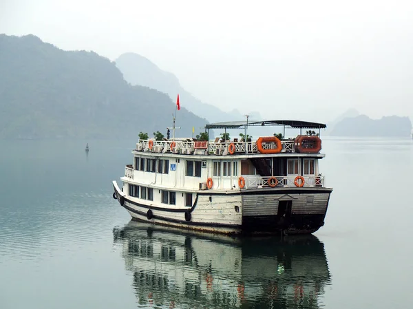 Halong Bay, Wietnam. Światowego dziedzictwa UNESCO. Najbardziej popularne pl — Zdjęcie stockowe