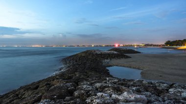 Bali Kuta beach akşamı. Endonezya.