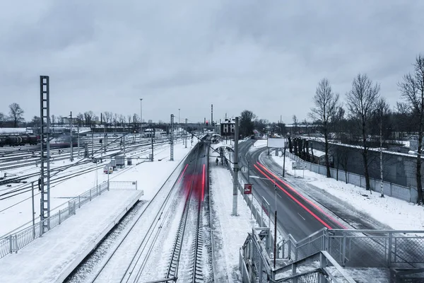   Kırmızı ışıklar tren