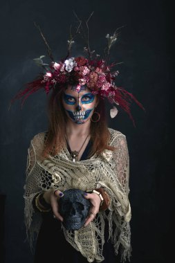 Santa muerte kız kafatası ile