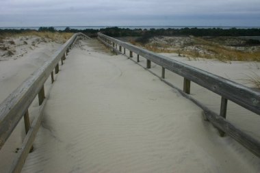 Ada Beach State Park. Mil kum tepeleri ve beyaz kumlu bea