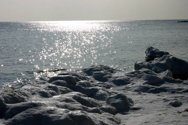 Mrożone morze w zatokę Morza Czarnego Odessa pływających kry lodowej — Zdjęcie stockowe