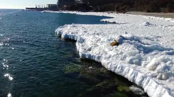 Ciclos no Mar Negro congelado — Vídeo de Stock