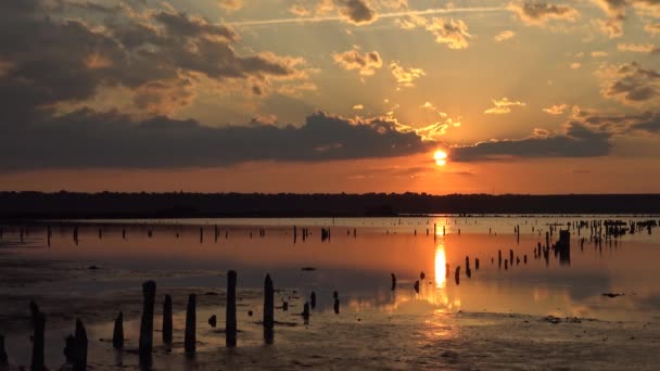 Roter Sonnenuntergang Über Der Hadzhibey Mündung Wolken Ziehen Rasch Über — Stockvideo