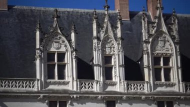 Fransa, Nantes - Eylül 2017: Kale duvarlı kalenin içinde görülen Chateau des ducs de Bretagne. Şehir merkezinde büyük bu şatoda artık bir müze olarak kullanılmaktadır