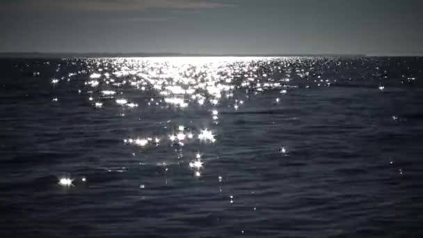 Brilho Sol Sobre Água Água Mar Clara Faíscas Sol Superfície — Vídeo de Stock