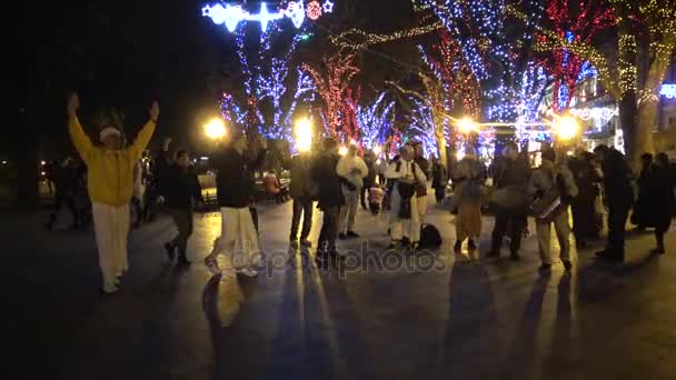Ukraine Odessa Dezember 2017 Menschen Der Hasenkrishna Bewegung Tanzen Und — Stockvideo