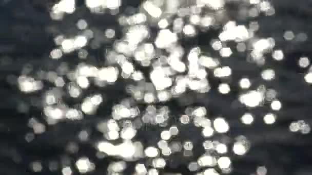 Bokeh Brilho Sol Refletido Partir Superfície Água Dia Ensolarado Verão — Vídeo de Stock