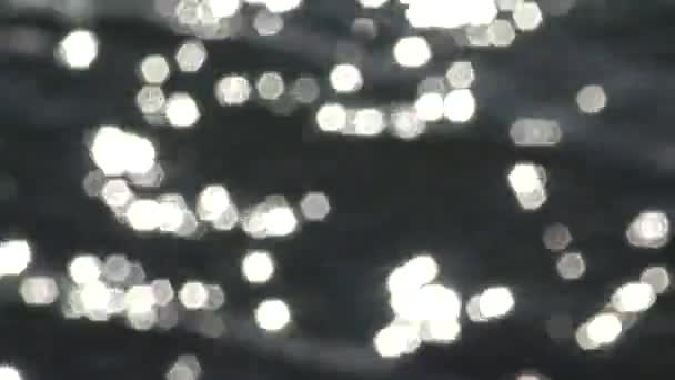 Bokeh Brilho Sol Refletido Partir Superfície Água Dia Ensolarado Verão — Vídeo de Stock