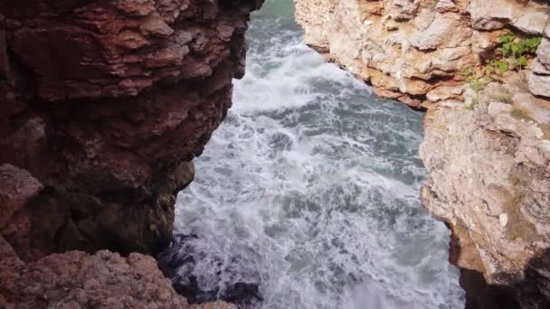 Буря Море Черном Море Каменное Побережье Болгария Недалеко Села Тюленово — стоковое видео