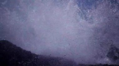 Deniz yüzeyinde, aşağıdan yukarıya fotoğraf köpük