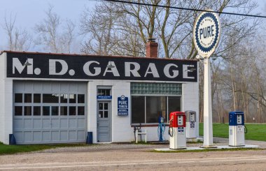 Usa, Ohio - 26 Nisan 2018: Vintage benzin istasyonu (M.D.garage), O