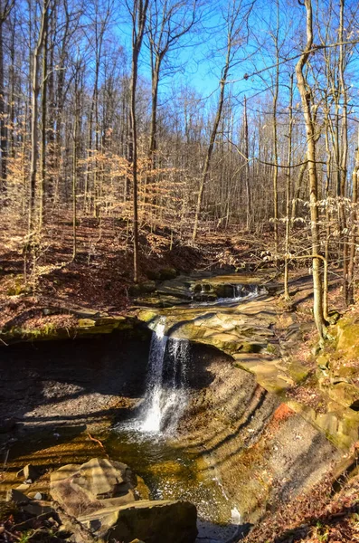 Malý Vodopád Podzim Lese Parkonu Brandywine Creek Národním Parku Cuyahoga — Stock fotografie