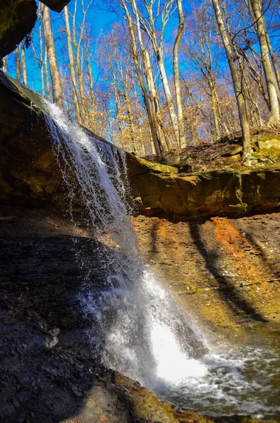 Uma Pequena Cachoeira Outono Floresta Parque Brandywine Creek Cuyahoga Valley — Fotografia de Stock