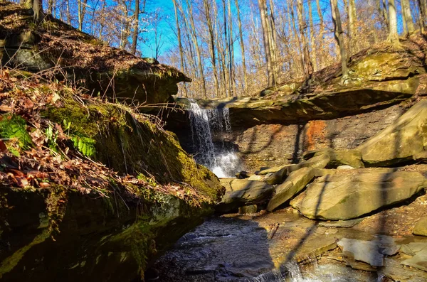Ein Kleiner Wasserfall Herbst Wald Parkon Brandywine Creek Cuyahoga Valley — Stockfoto