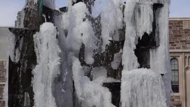 2019年11月15日 プリンストン噴水 水が凍り 氷で覆われた場所 — ストック動画