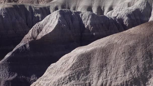 Desierto Pintado Día Soleado Diversas Rocas Sedimentarias Arcilla Lavadas Por — Vídeos de Stock