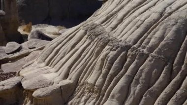 Farmington, New Mexico yakınlarındaki San Juan 'da Ah-Shi-Sle-Pah Yaban Hayatı Çalışma Alanında erozyonun oluşturduğu garip kumtaşı oluşumları.. 