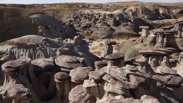 Vreemde Zandsteenformaties Ontstaan Door Erosie Bij Shi Sle Pah Wilderness — Stockvideo