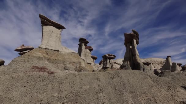 Vreemde Zandsteenformaties Ontstaan Door Erosie Bij Shi Sle Pah Wilderness — Stockvideo