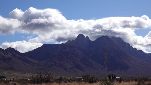 Donderwolken Boven Een Berg Het White Sands National Monument New — Stockvideo