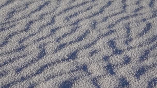 ニューメキシコ州のホワイトサンズ国立記念碑の石膏の白い砂の上の波 アメリカ — ストック動画